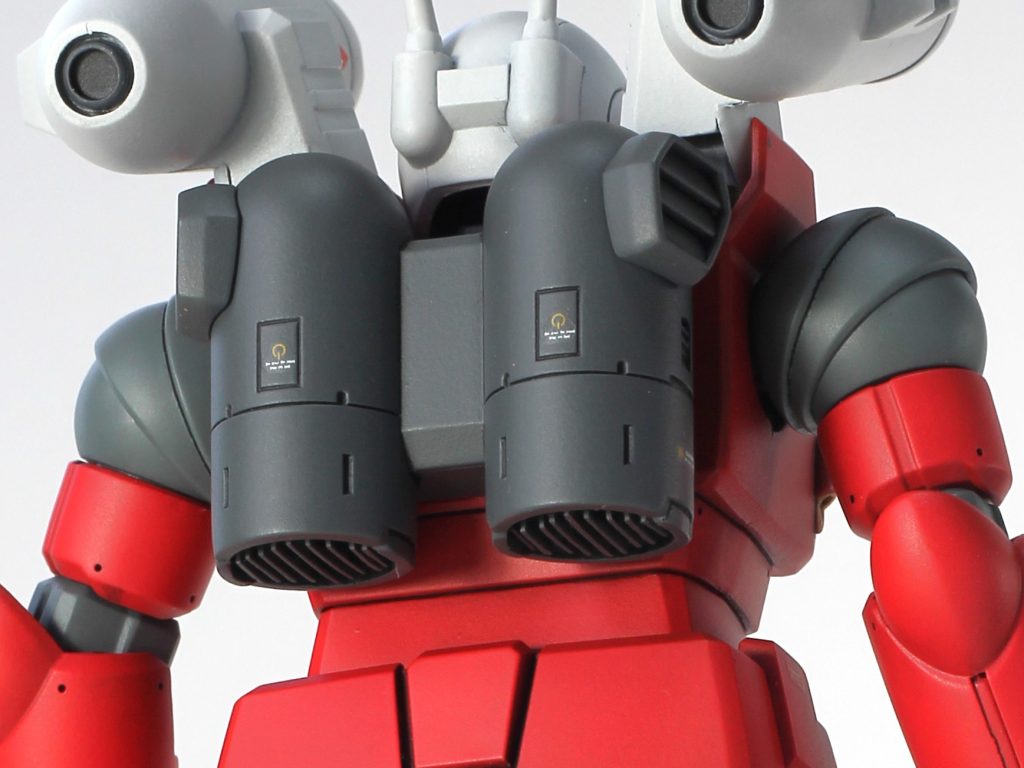 バックパックにはプラ板でディテールアップ。ファンを作りました。