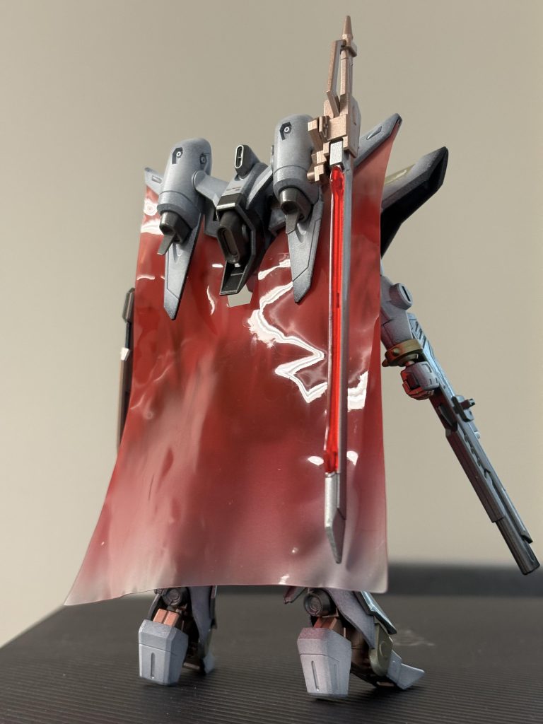 マントは裏面がテカテカですね…両面とも艶消しで良いような気もするのですが…