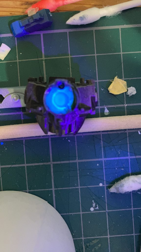 全体の写真だと分かりにくいですが、レンズ部分はクリアグリーンの上から蛍光クリアーを吹いています。