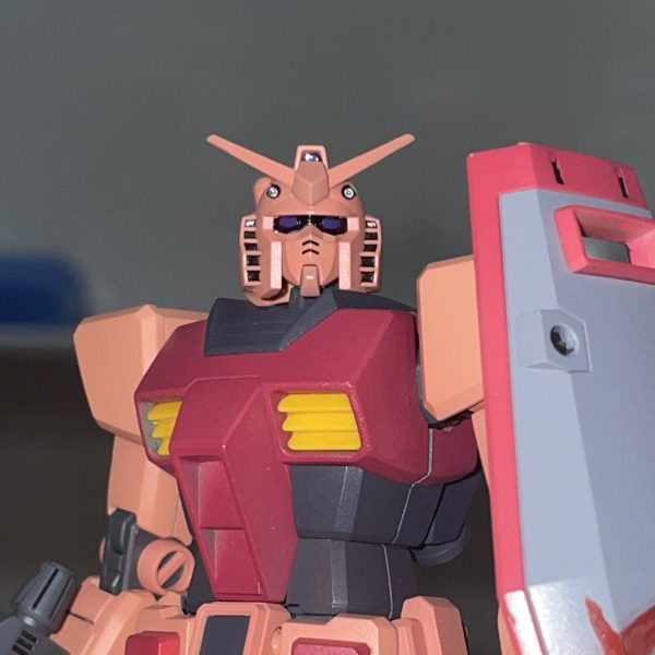 赤いガンダム風のシャア専用ガンダム