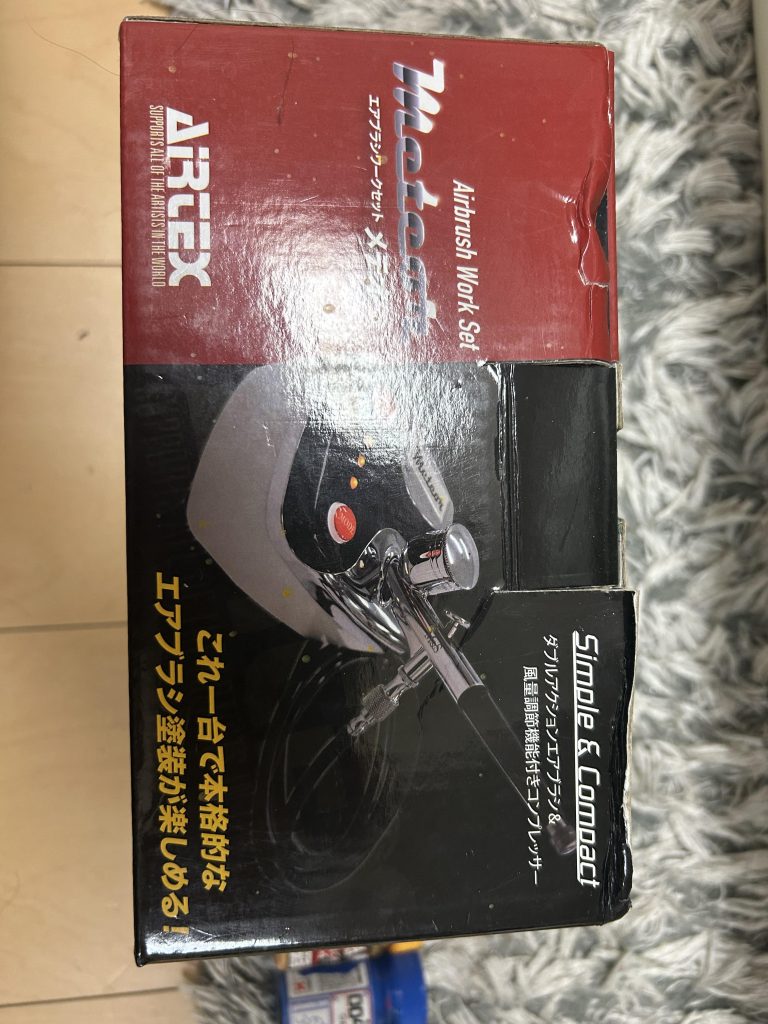 初心者用エアブラシてか作る時間も少ないし趣味程度ならこれでいいんじゃない？って思える0.3の口径はトップコート吹けますか？？ワラ