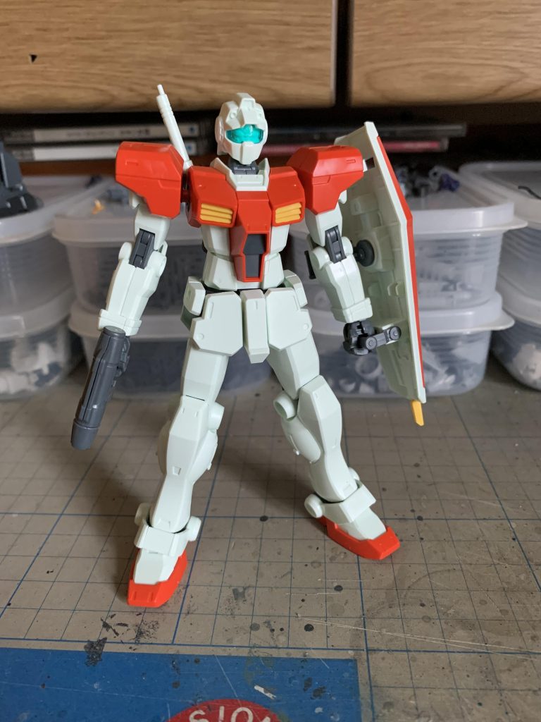 それでは製作工程になります。ぱち組のGM/GMを用意します。