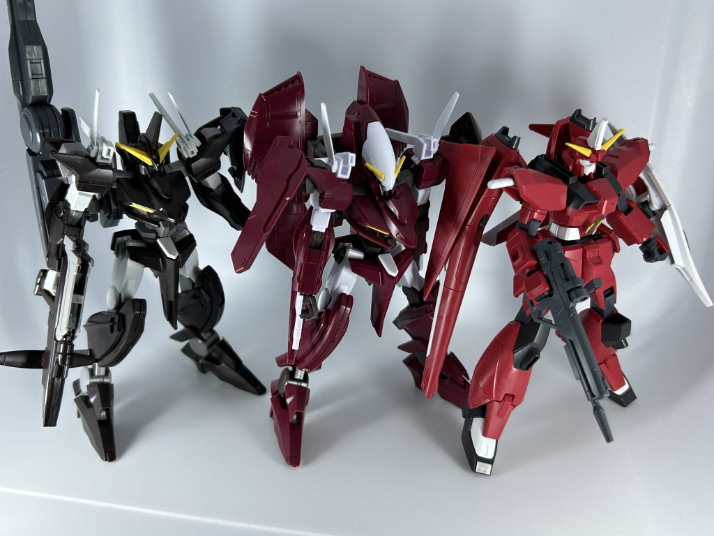 まず初めに今回使用した機体達です最初はSEED系列でまとめようと思ったのですが個人的難所の顔と肩の接続パーツでいい案が出ず選んでた時に見かけたスローネドライの肩部分で再現しようと決めました。スローネアインは完全に顔パーツだけ剥ぎ取る用で買いましたw