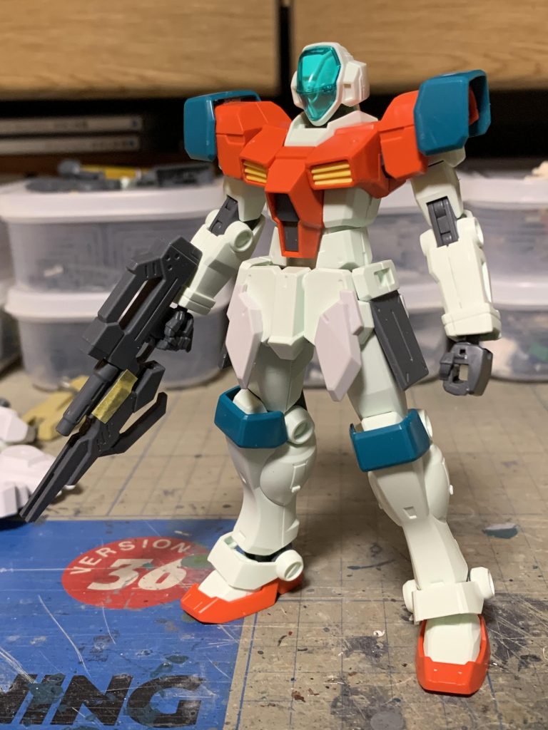 まずは頭部をビットMS型にして各部にパーツを追加していきます。