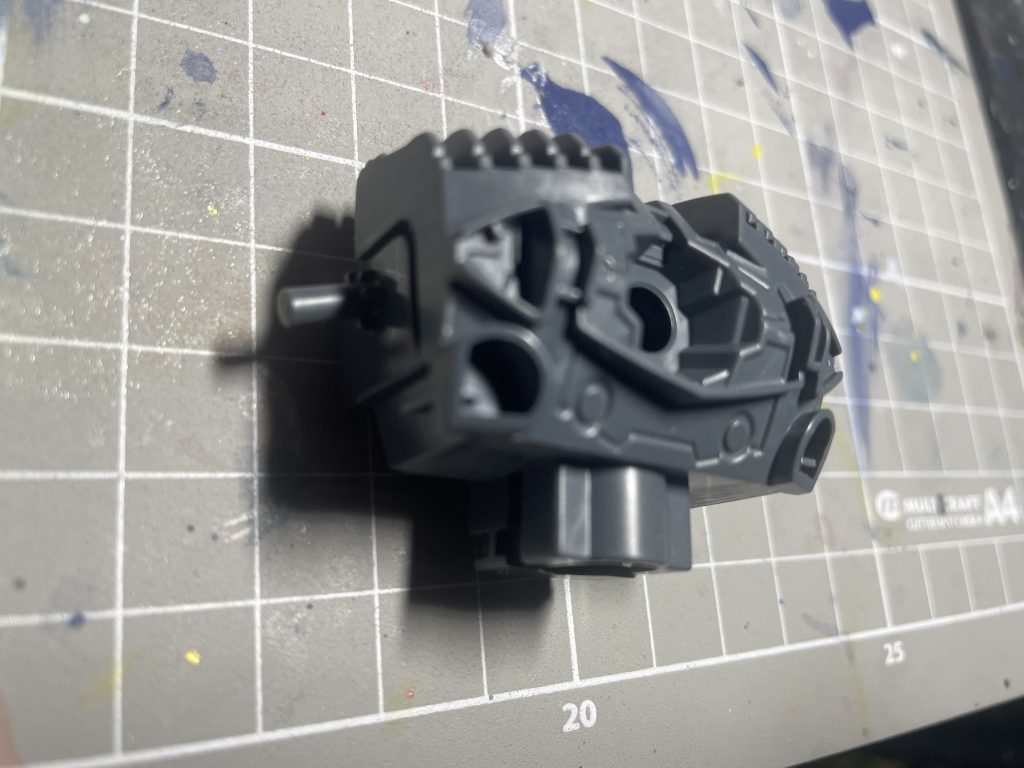 組み立てるとディテールが完全に消えてしまうんですが、これ塗装する必要あるのかな(一応塗装したけど)