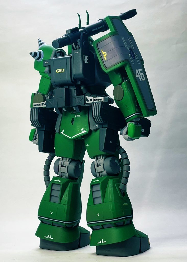 ボディカラーはレシピがないので参考写真から調色。少し濃いめにしたかったのでデイトナグリーンを使用。