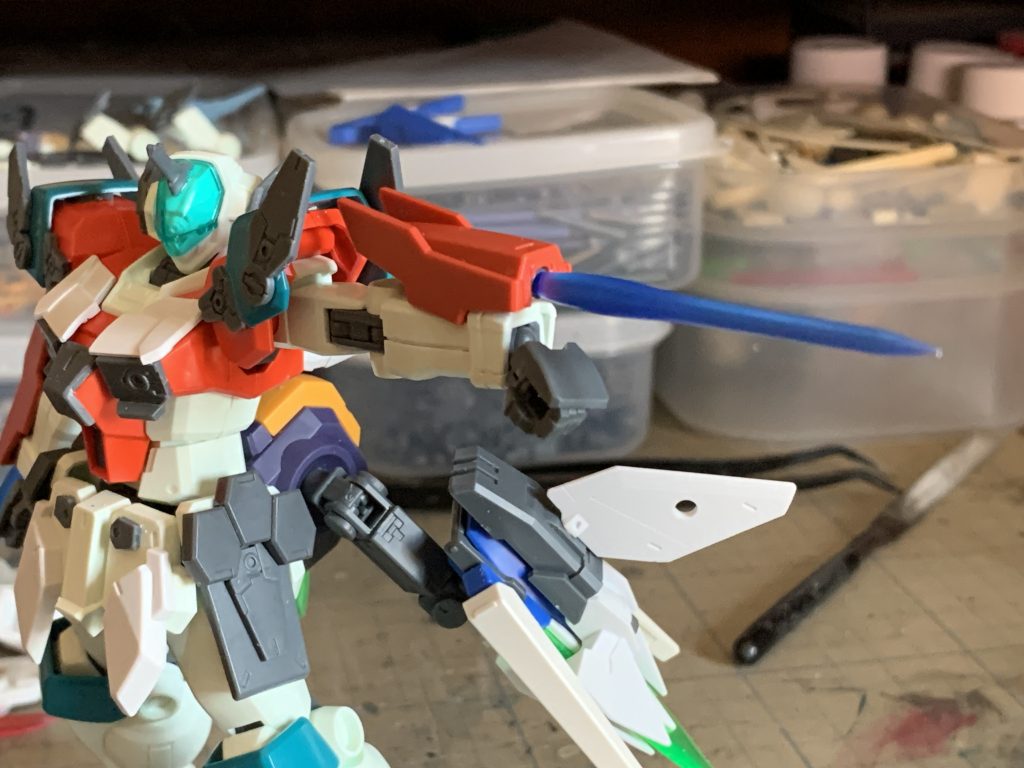 プラズマソードユニット。ユニット本体はバルバトスルプスレクスの踵にファラクトのビームサーベルを組み込みました。ビーム刃はファラクトのものを短く切って整形して使用。