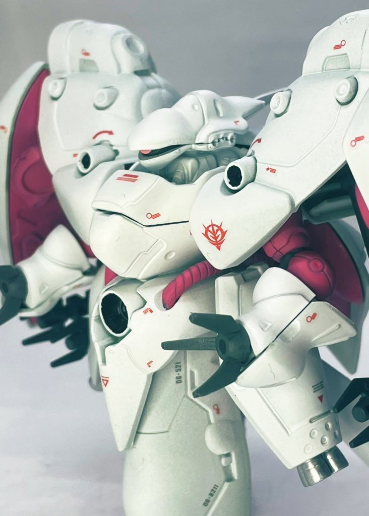 真っ白にならないよう細部にピンクを使ってキュベレイ感に近づけてみようと思いましたが…わかりづらいですよね。