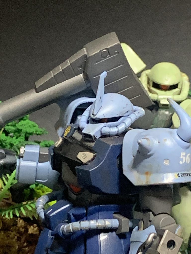 ジオラマっぽく少々汚し表現をしています。これだけアップにしてもモノアイは見えにくい。