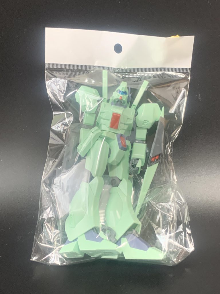 彼との出会い。私は基本的にジム系は殆ど作らないのですがある店で見つけました、出会ってしまったのです。私と目が合ったジェガンはこう言いました。「俺を買ってくれ、俺はまだ戦える、まだやれるんだ‼」と。