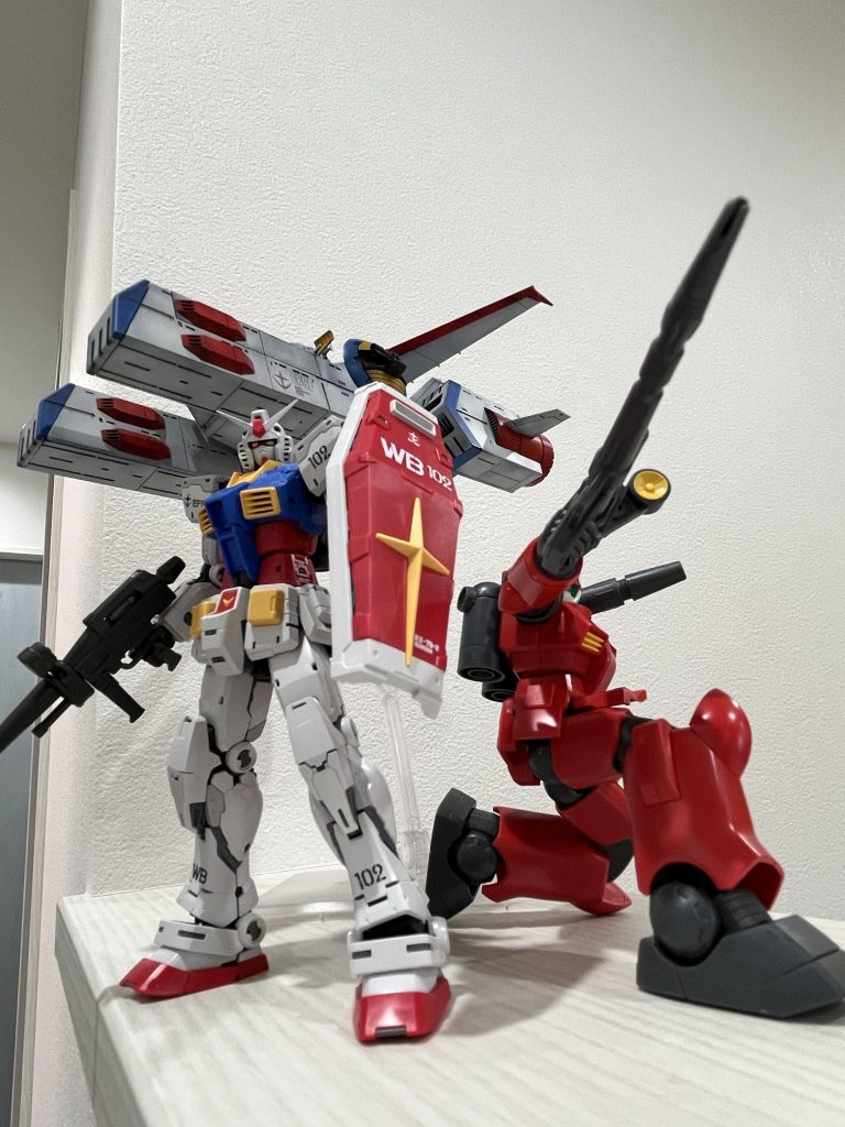 最後にガンダムとガンキャノンに来てもらいました!!後ろにホワイトベースあると立体感あっていいですね〜