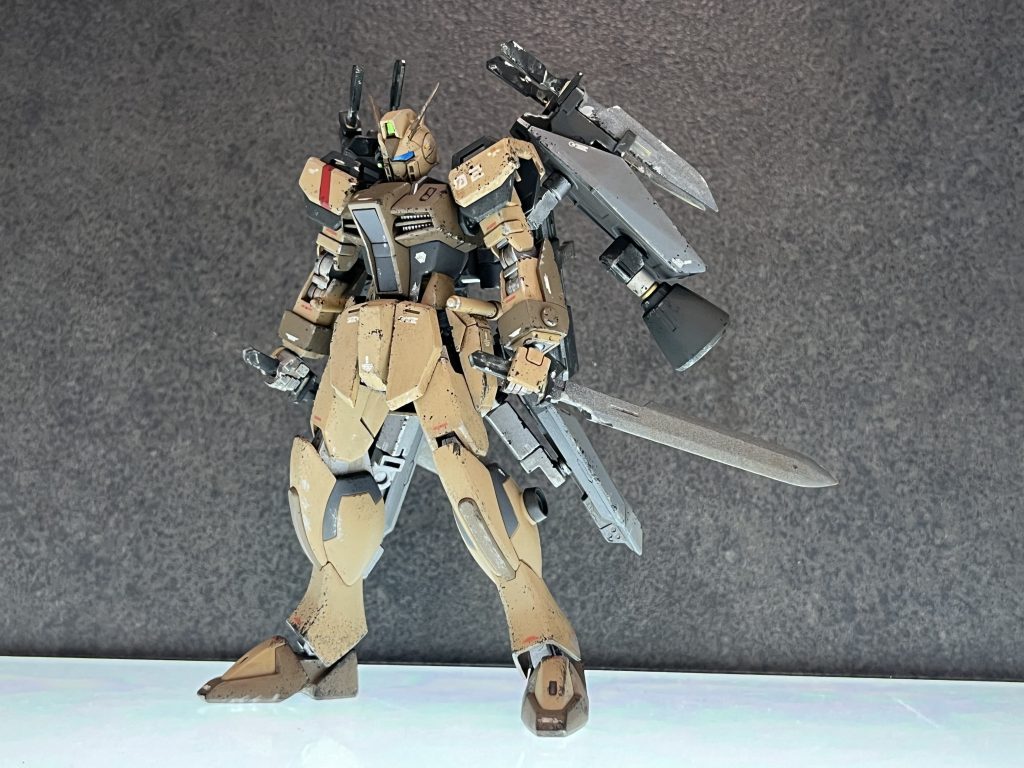 ダガーL コンスタンティン防衛部隊（近接戦闘特化仕様）とある砂漠の防衛拠点にて現地改修を行ったダガーL。非公式のカスタムのため正式名称はなく、DダガーDと呼ばれている（NダガーNをもじったもの）。6本の実体剣と高機動型ユニットを主体とし、遮蔽物の多い市街地戦に特化した仕様。