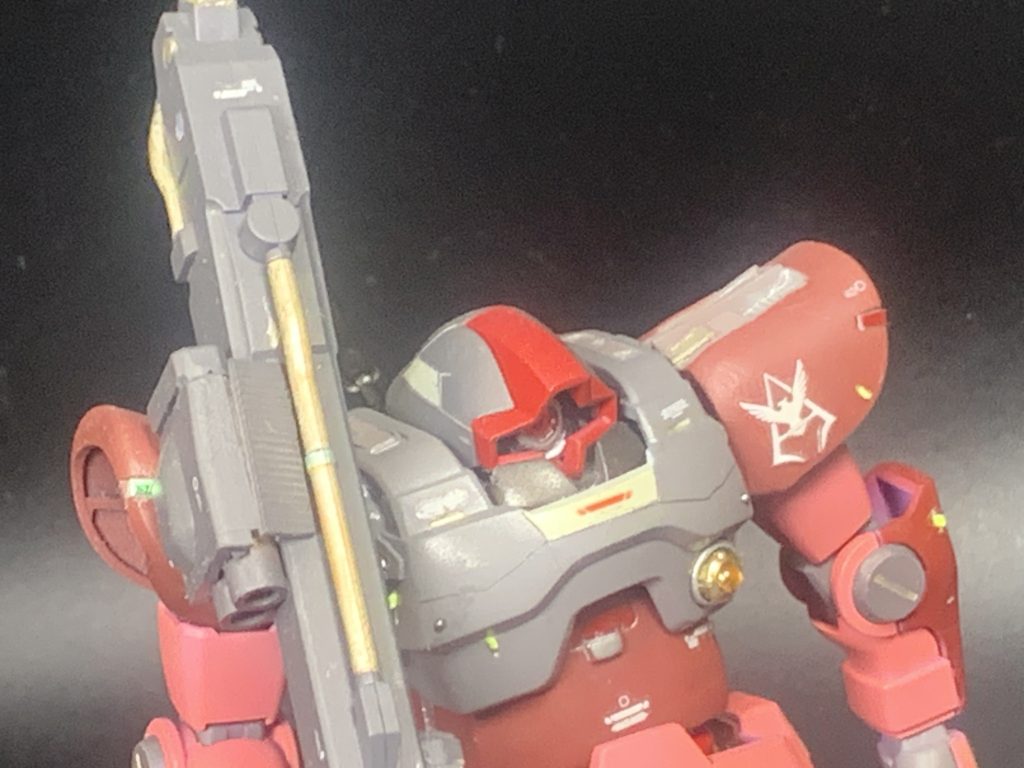 顔の位置を後ろにずらし少しうつむき気味に改修しました。