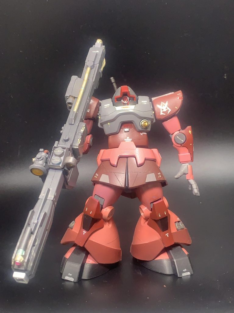 頭部を引っ込め肩アーマーを大型化、同を長くしややスタイリッシュなスタイルへ。