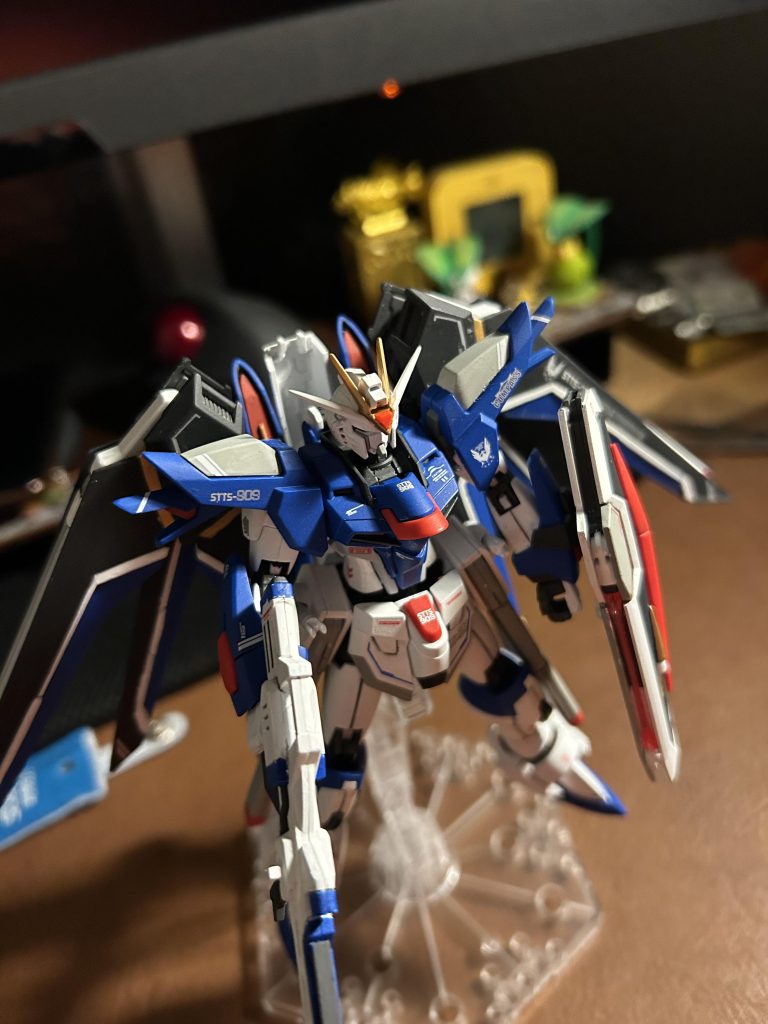 きっちり塗りすぎて塗膜厚くなり関節がはまひづらくなりました。無理やりはめたら関節が折れまくって、、部品購入したのは良い思い出。たぶん本体に近いくらい部品買ってます。。。