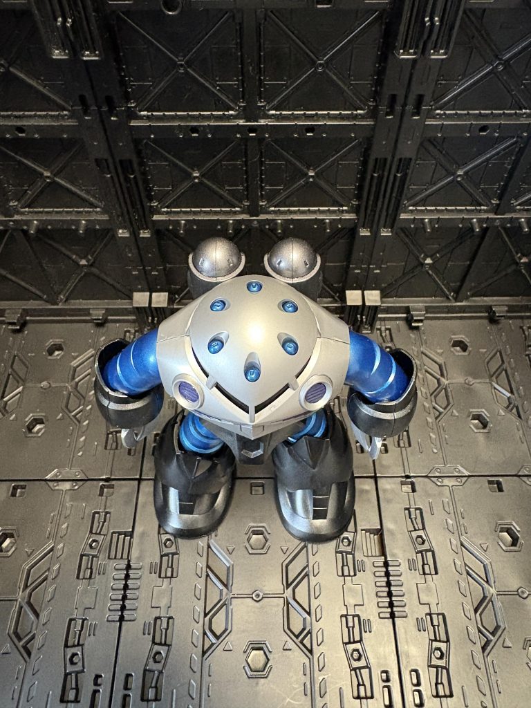 頭部ミサイルはライトブルーメタリック