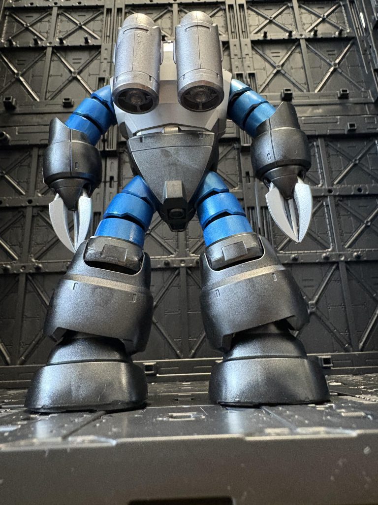 スラスターはライトガンメタでシルバーとトーンを変えてます。