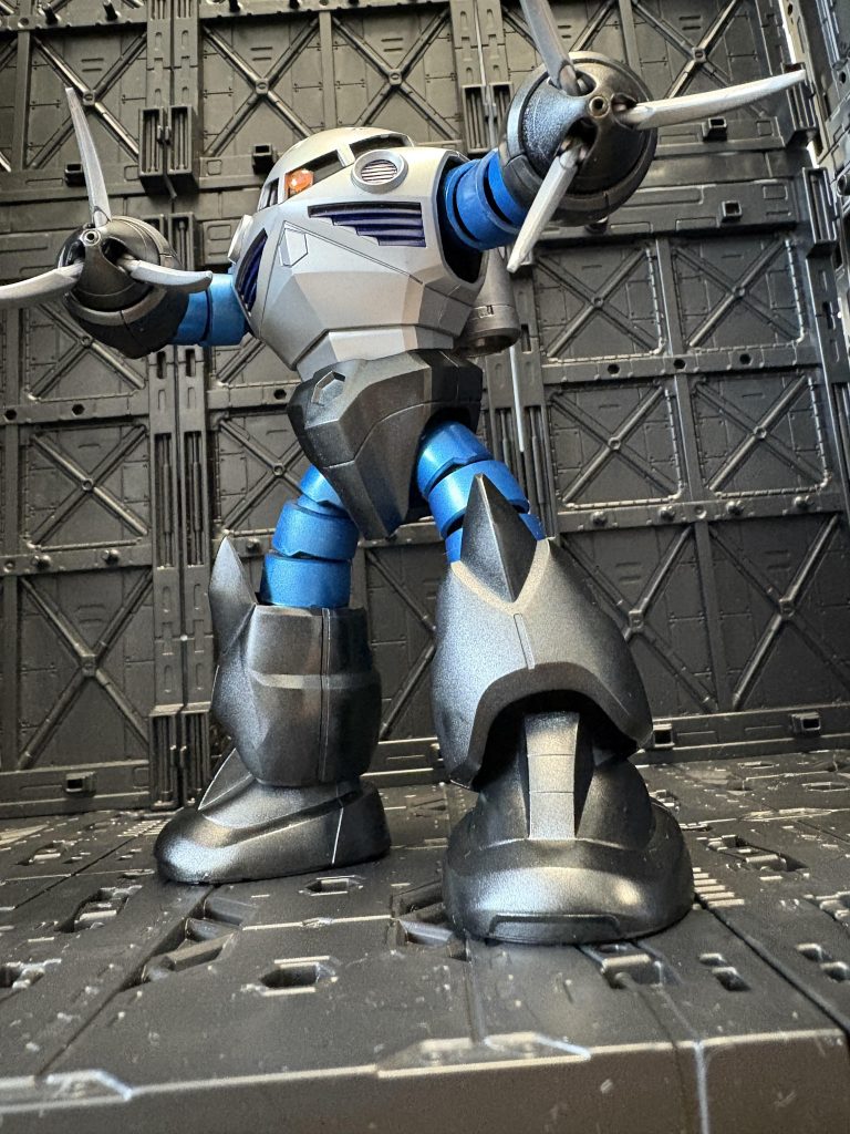 ビーム発射口は、うっすらとゴールドにしましたが、目立たない😓