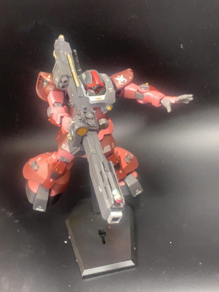 エポパテ、プラ板、プラ棒、市販パーツ、流用パーツによる各所形状変化とディティールアップ。スジボリにデカールで仕上げました。