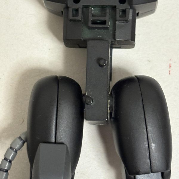 旧HGUCザクの股関節、以前破損したものを修理。このキットはこの部分が恐ろしく弱いですね😱破損当初はなんとなく修復？していたつもりだったんですが、雑に修理したため、再び破損😓　結果、本体をくり抜き、プラパイプ貫通させて、股関節を強化しました。（2枚目）