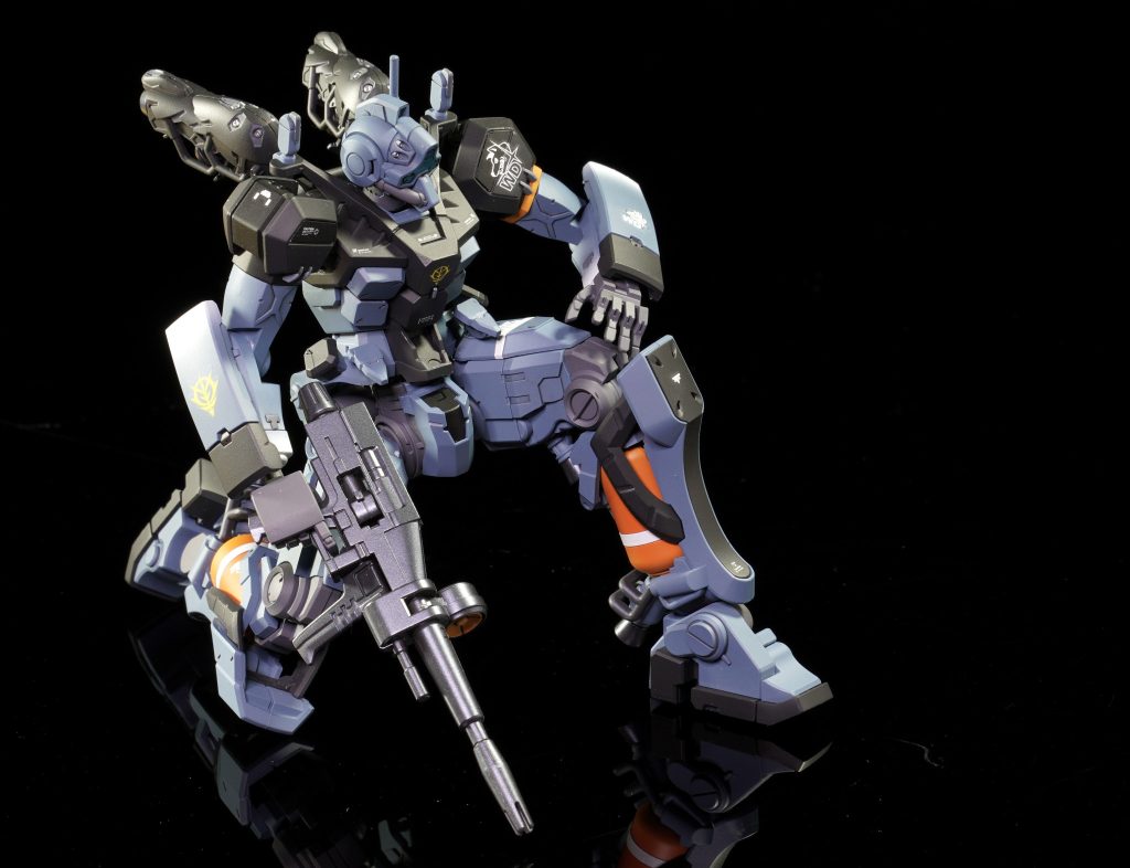 ビームスプレーガンは今後の制作で使いたいので拝借させていただきました!ゴメンネ2丁+サーベル ラックカッコよすぎる!ゲルググにはもったいない!!HGガンダムのビームライフルと交換