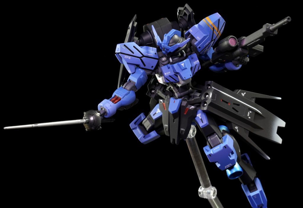 ガンプラを始めた2020年ごろに購入し、パチ組のままで放置していたのでMG制作のためのカラーイメージとなってもらいました。色はMGより若干青みが強いですがほぼ同じです。グラデのパターンは一部うるさいのでMGではカットしてます。