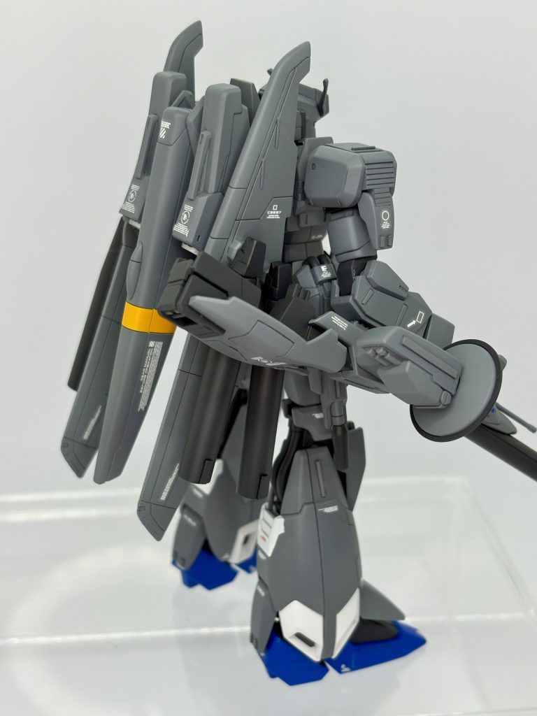 本体のグレー部分はメカサフライト、間接等の濃いグレーはメカサフスーパーヘビィで簡単塗装で終わらせました。しばらく積みプラ消化でパチ組みばっかりだったけどこれを機にまた再開していきたいです😁 
