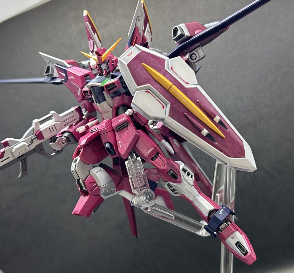 シールドは初期ジャスティスをイメージ。全体もなるべくそれに合わせるように配色しました。