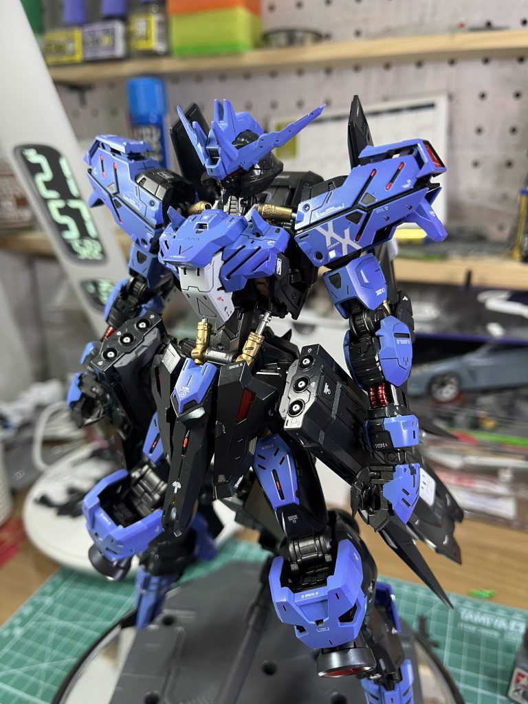 デカールまでこちらの工程もHGの3倍くらいかかりましたね、、、ディテールが細かいので、思ったより貼る場所が少なく悩みました。