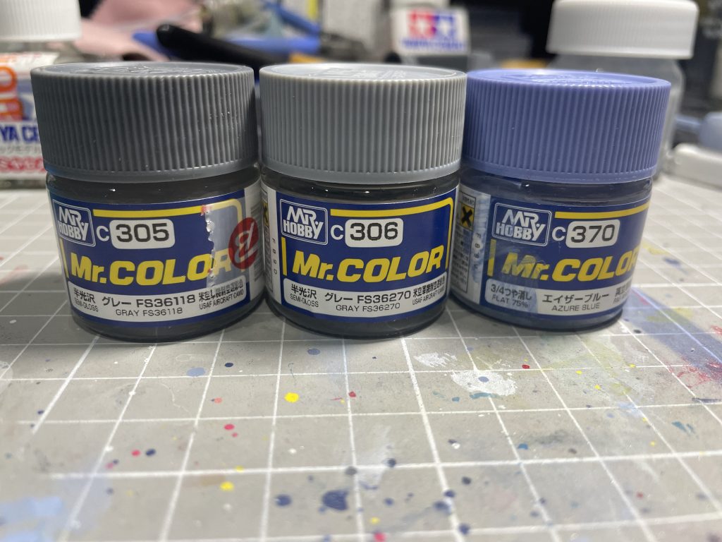 あと説明書によると調色レシピは、グレーとすみれ色なんですが、グレーってちょっと曖昧で困りました。すみれ色はエイザーブルーで良いけどグレーは305、306あたりかと思いますがどちらだろ？今回は306を使用しました。