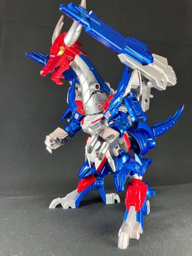 【海魔爆竜】忍者戦士飛影が水陸両用機動兵器・爆竜と合体した姿。火炎や雷撃を放つ頭部と肩部キャノン砲が特徴的で、重装甲かつ水中運動性能も高い竜型ロボットだ!