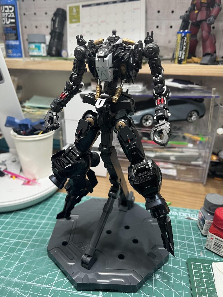 内部フレームこれがMGか!?ってなりました!●使用塗料本体(青1):Finisher's  21Purple本体(青2):Finisher's  21Purple+パープルブァイオレット+純色マゼンタ(少量)本体(ホワイト):ガイア スチールホワイト本体(ブラック):Mr.カラー  ミッドナイトブルー + ホワイト +パープル(少量)本体(バーニア):Mr.カラー あずき色武装(ライフル・サーベル):Mr.カラー ガンブルーメタリック内部フレーム①:ガイヤカラー スターブライトアイアン内部フレーム②:Mr.カラー 黒鉄色内部フレーム③:Mr.カラー コールド内部フレーム④:ガイヤカラー スターブライトシルバー内部フレーム⑤:ガンダムマーカーEX ロイヤルメタレッドトップコート(光沢):Mr.カラー Mr.カラーGX スーパークリアーIIIトップコート(半光沢)青装甲部:GX スーパークリアーIII + スーパースムースクリアフィニッシャーズの塗料使うのはじめてでした。