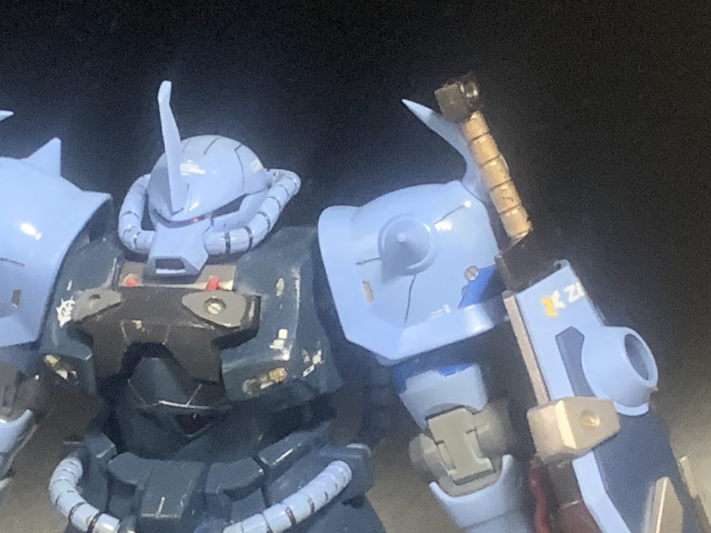 グフ改修の定番、目つき悪。中のモノアイが見にくい……(zaku-kao8)