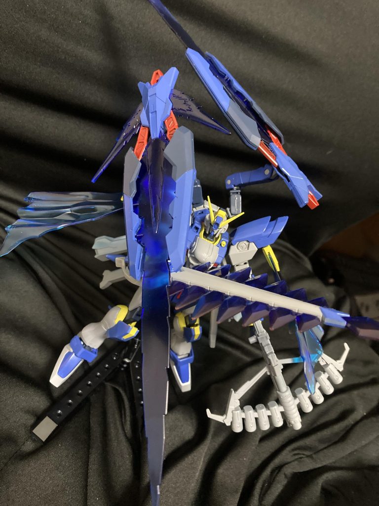 トライユニットのビームカーテンは巨大ビーム大剣としても使用可能です！手数の多さ、破壊力共に申し分ないです✨