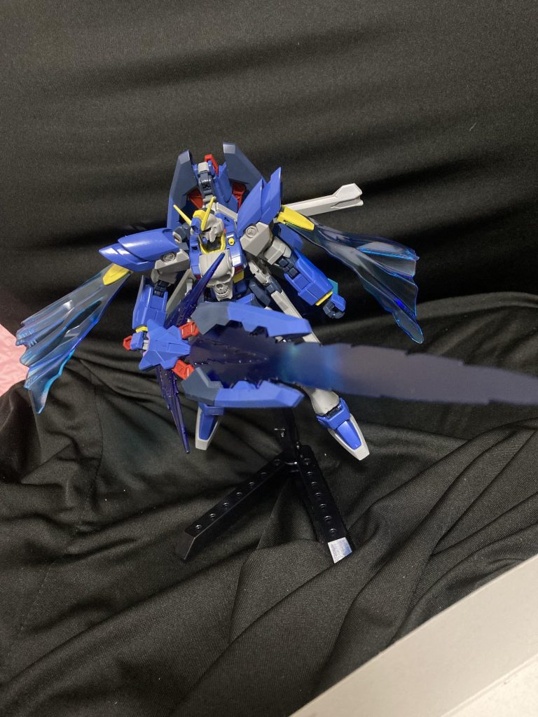 もちろん、手に持つこともできます！取り回しが必要な場面ではこんなふうに持つことも！