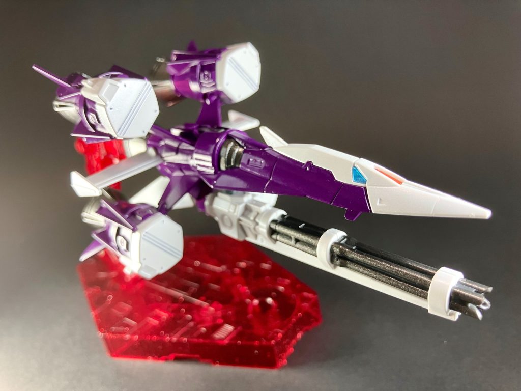 【深密智謀ガンバレル・ストライカー】ブルーウイング社で開発された荀攸専用のストライカーパック兼支援メカ。遠隔制御式レールガン砲塔4門を備え、荀攸の高度な空間認識能力を反映した立体的な戦術行動を実現する!