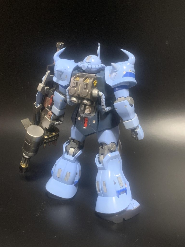 バックショット、グフは漢のモビルスーツという感じで大好きです。背中で語るぜ‼