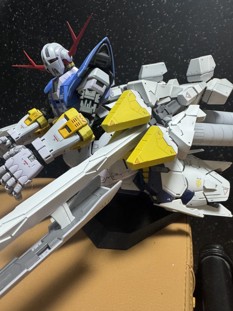 RGジオングの完成度が高いので素体だけでもかっこいい。下半身のバーニアは勿体無いですが、バーニアなんてただの飾りですよということで、潔く無くしました。  