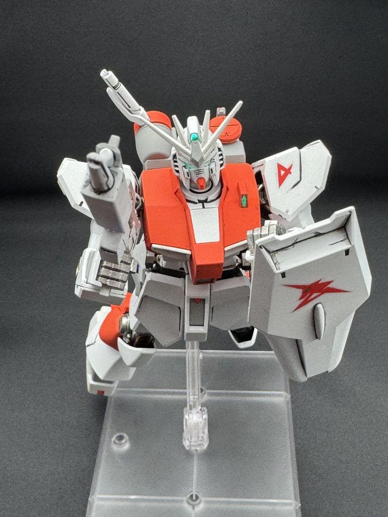 正面から…νガンダム初登場時のレズンを撤退させた時のイメージ…スミ入れは水性ホビーカラーのダークグレーで行ったけど、イマイチ？割れないのは良いけど…