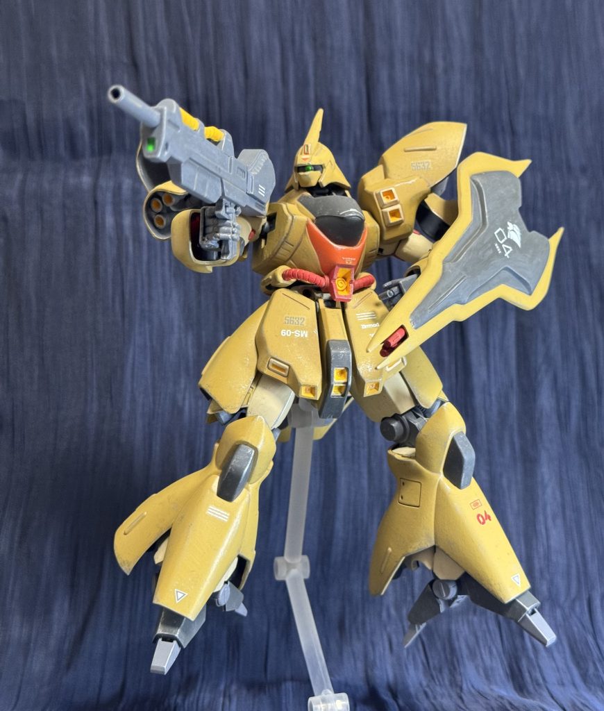 特別機の量産タイプって事で陸戦型を参照にしたカラーリングにしました。所々に違う色がチラ見えしてるのは「見た目量産機っぽいけど中に得体の知れないものが入ってるぞ」と言う演出意図です。