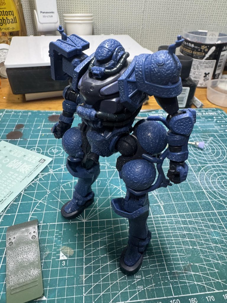 ルーターで表面ボコボコにしてからドライブラシで塗装しました。