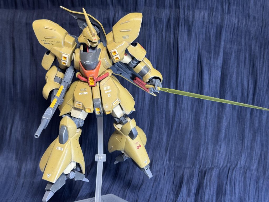 ビームサーベルはキット付属のものを加工してシールド裏にしまえるようにしてます。