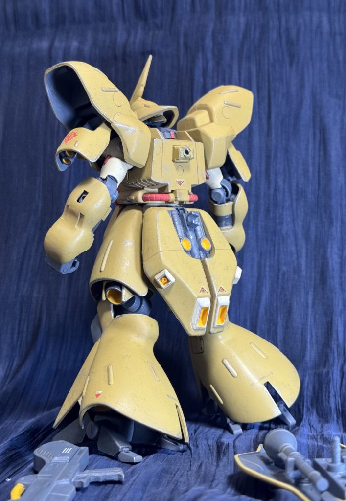 特別機じゃない印象を持たせたくてファンネルとバックパックは使わずゲルググ的な背中にしてみました。