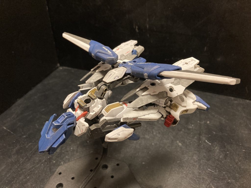 こちらはBパーツ可変のエアリアルボマー。やはり難しい可変ではないですね。