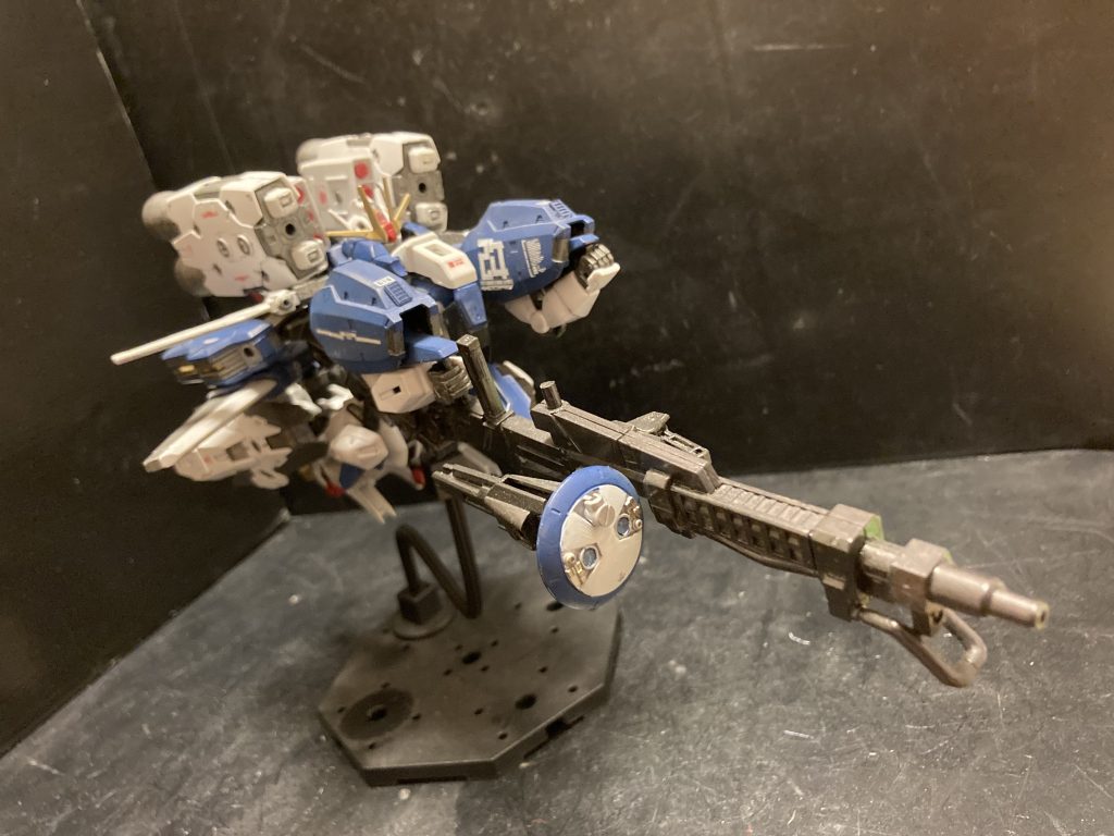 ビームスマートガンはそのまま手で持ってます