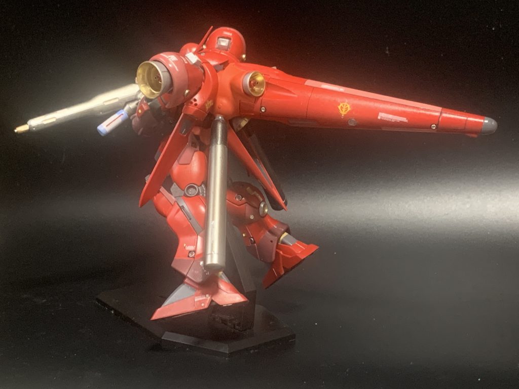 この張り出すような装備はシュツルム・ブースターというのですね。実に厨二心をくすぐるネーミングです。何よりカッコいい(zaku-kao5)