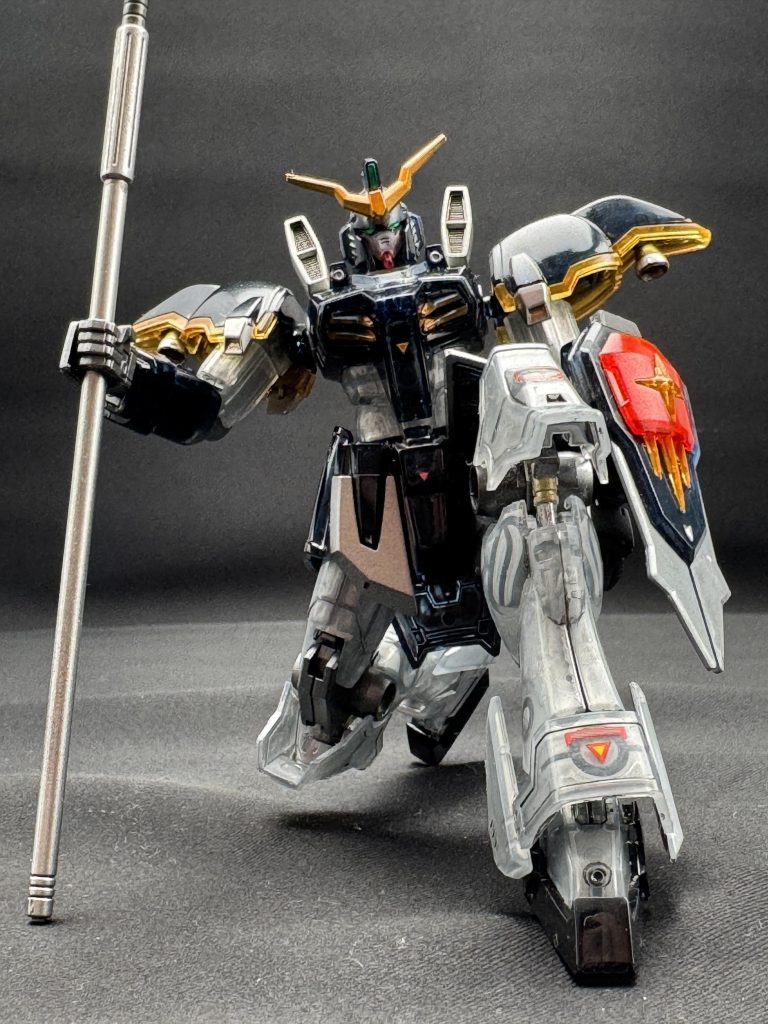 膝のシリンダーも塗ったので、見えるよう膝立ち…