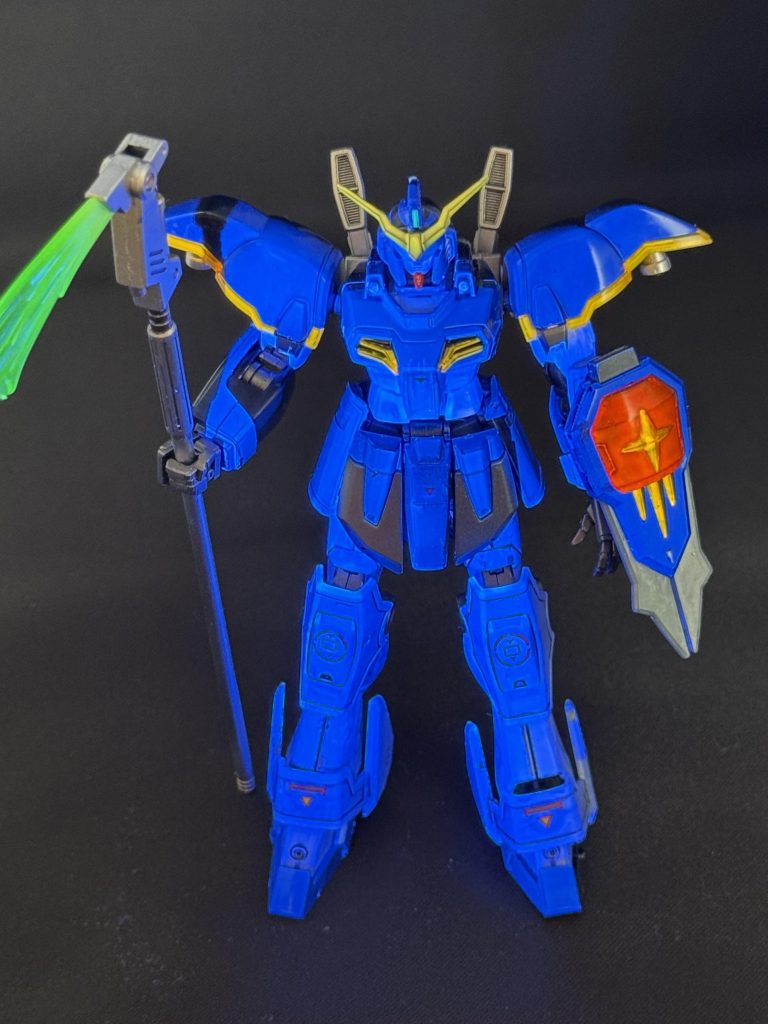 UVライト光すぎる状態…白いパーツをUVカットクリアー吹いて、部分的に光らせた方が良かったかな…