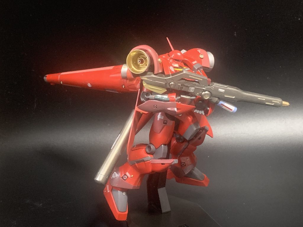 ガーベラテトラは女性っぽい曲線美と男性っぽい武骨さがあり実にシーマ様に合っているモビルスーツだと思います〈あくまで個人的な感想です〉お前はどっちの味方なんだい‼