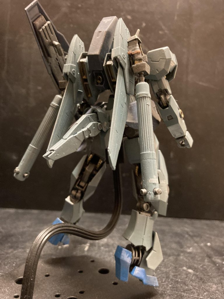 背面です。ウイングバインダーとプロペラントタンク、スタビナイザーを追加してます。まんまZ−Plus。